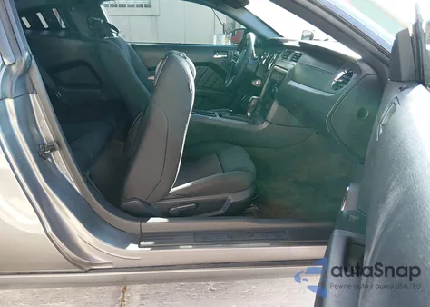 2014 Ford Mustang V6 z USA, uszkodzony, nr VIN 1ZVBP8AM5E5233206